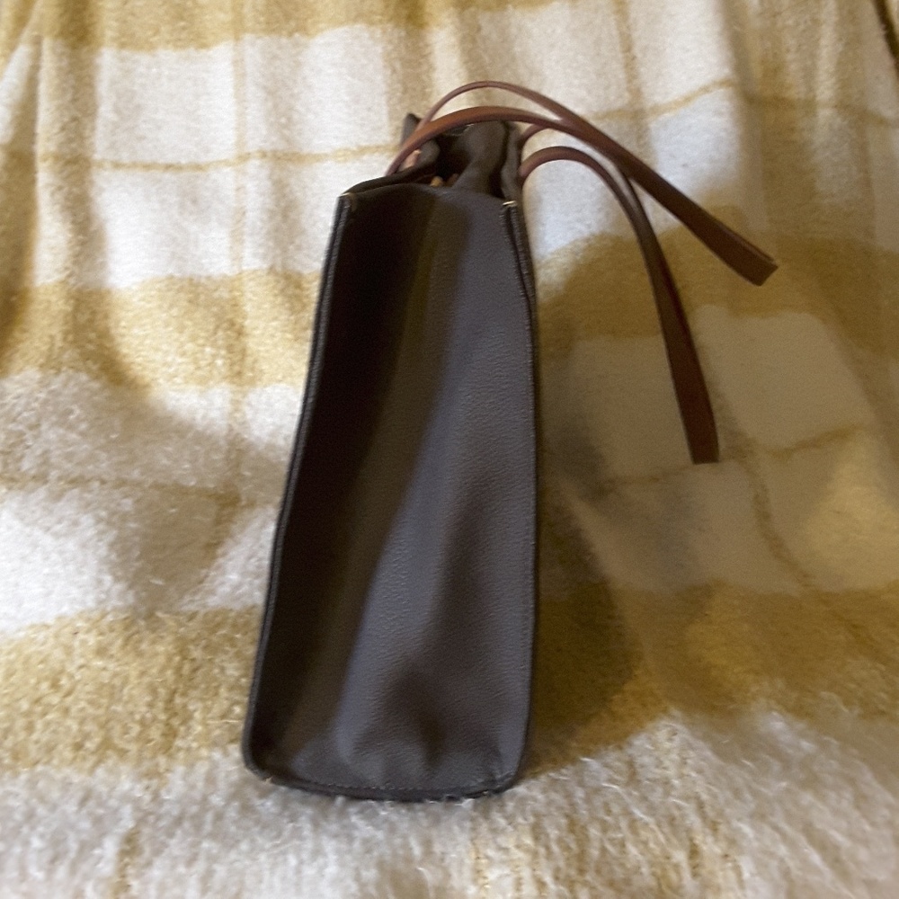 Designer Handbag - Picture 4 of 7